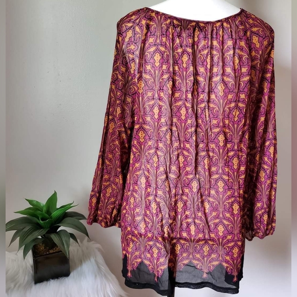 APT. 9 Top - Picture 2 of 4